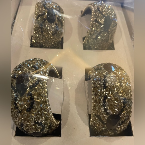 HAUNTED MANOR Halloween Beaded Bling Sparkle Spider Napkin Rings Set Of 4 🕸️🕷️ - Picture 6 of 7